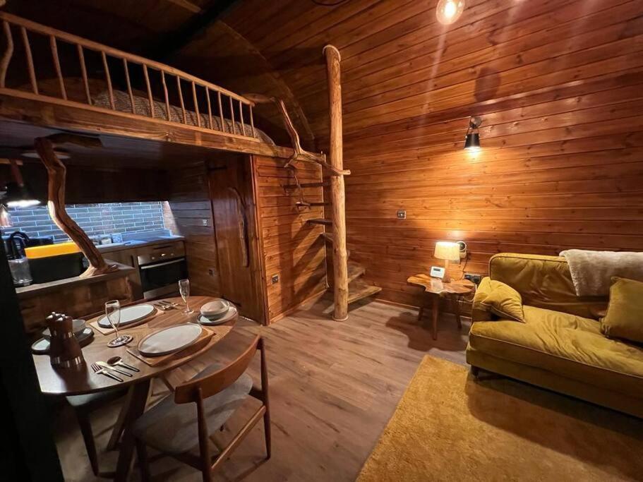 The Pines Treehouse At Treetops Hideouts Richmond  Extérieur photo