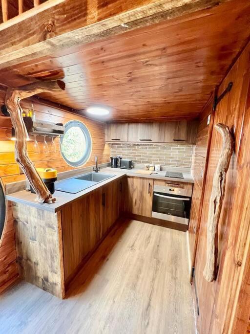 The Pines Treehouse At Treetops Hideouts Richmond  Extérieur photo