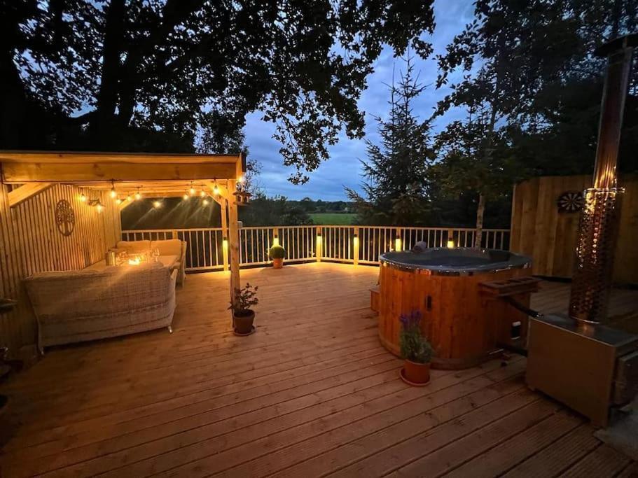 The Pines Treehouse At Treetops Hideouts Richmond  Extérieur photo