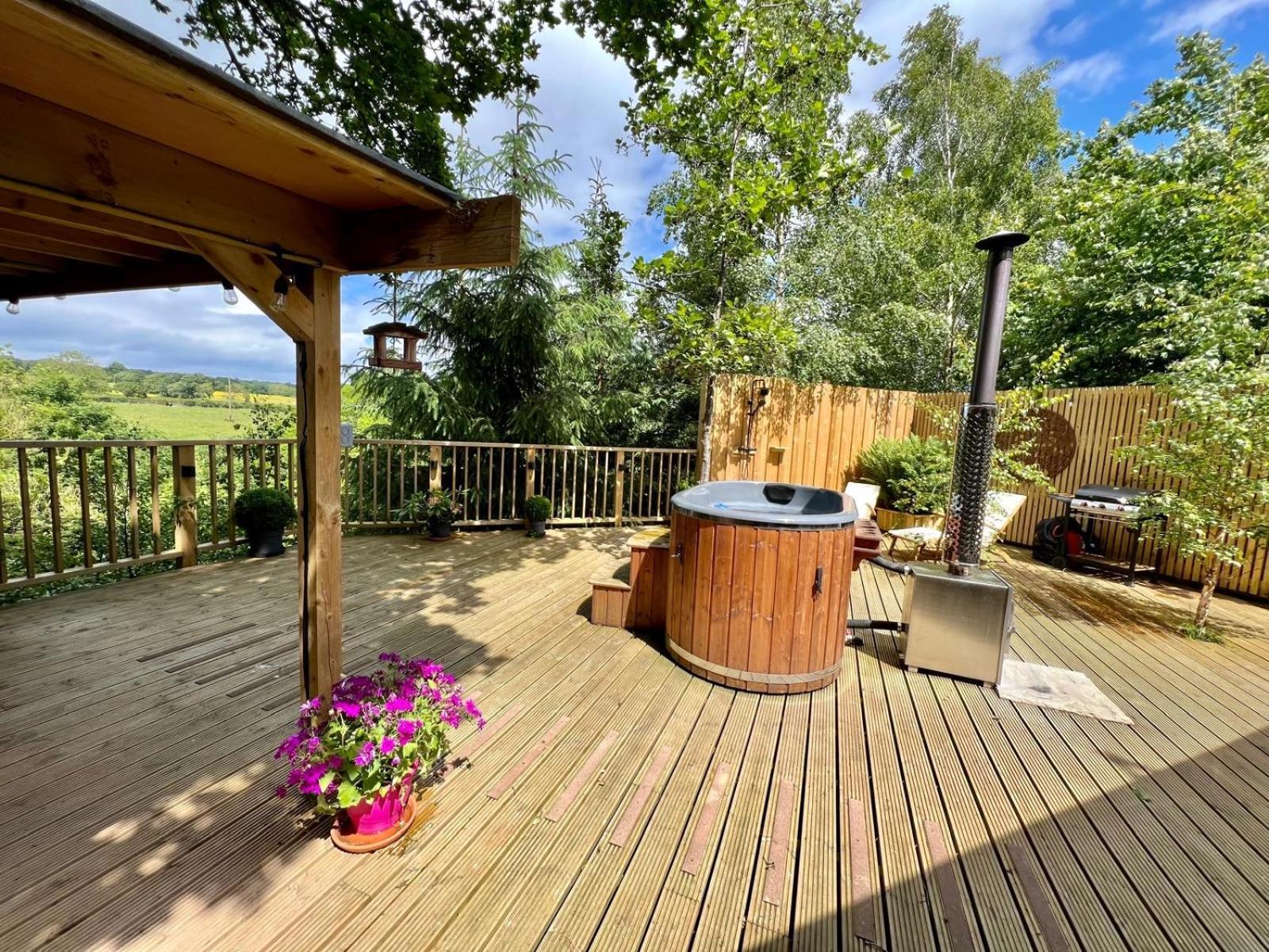The Pines Treehouse At Treetops Hideouts Richmond  Extérieur photo